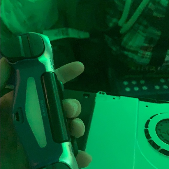 PS4 - Picture 3 of 8